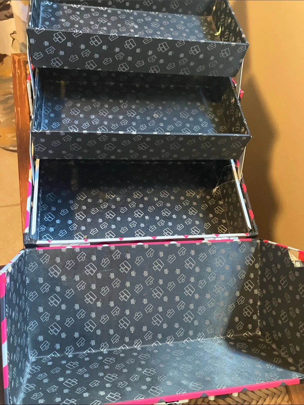 Caboodles Pink Chevron Train Case Storage Box Vintage no key